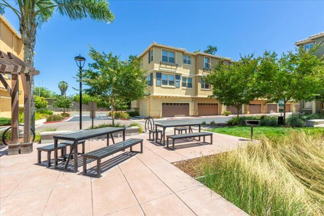 639 Cinnamon Circle, Mountain View CA: https://media.crmls.org/mediaz/1ed42f66-8845-49a2-9be7-24d62caf2e32.jpg