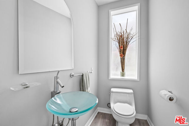 22449 Cass Avenue, Woodland Hills CA: https://media.crmls.org/mediaz/1ed4787d-d26c-42b8-93c2-8916eebb0a37.jpg