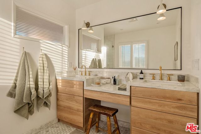626 Pacific Street, Santa Monica CA: https://media.crmls.org/mediaz/1ed4fdcf-b686-43c4-9119-8abf6ea4bbd7.jpg
