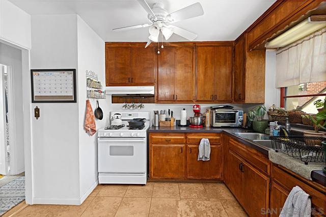 3483 3485 Olive Street, San Diego CA: https://media.crmls.org/mediaz/1ed548a0-9f93-4533-a0ac-910b07bab38c.jpg