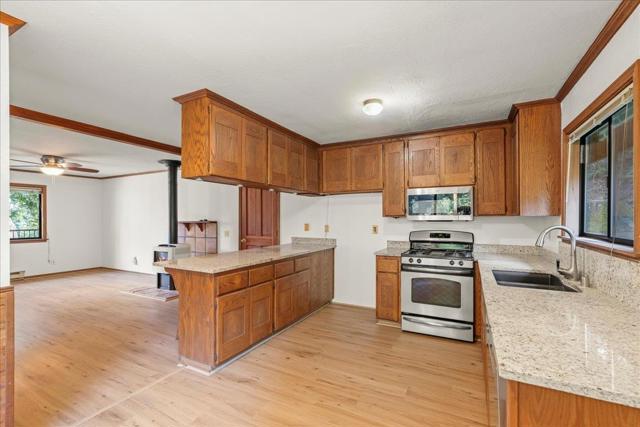 19960 Skyline Boulevard, Los Gatos CA: https://media.crmls.org/mediaz/1ed57e2d-9a5c-4562-80c2-3da4fd996327.jpg