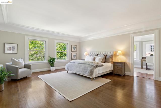 22 Sea View Ave, Piedmont CA: https://media.crmls.org/mediaz/1ed5c044-48eb-4411-8ccc-5df6537da838.jpg
