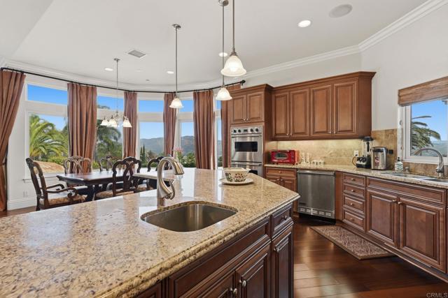 Detail Gallery Image 12 of 74 For 3611 Monserate Hill Ct, Fallbrook,  CA 92028 - 4 Beds | 4/1 Baths