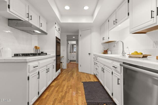 Detail Gallery Image 12 of 37 For 640 S Lake Ave #105,  Pasadena,  CA 91106 - 2 Beds | 2/1 Baths