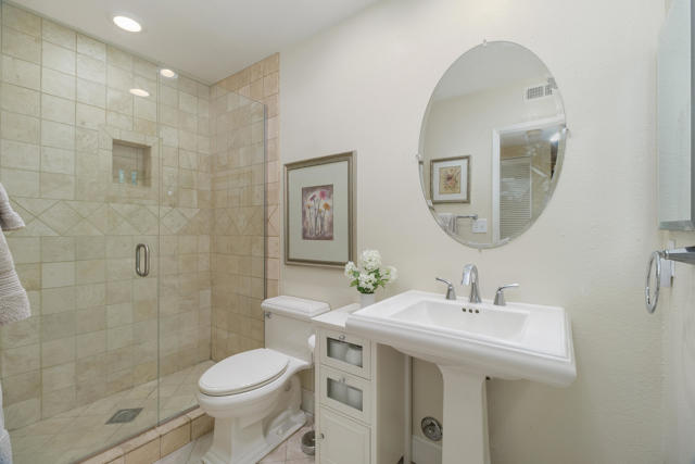 240 Santa Barbara Circle, Palm Desert CA: https://media.crmls.org/mediaz/1ed6c35a-012b-4ba4-a967-c1538008fe4d.jpg