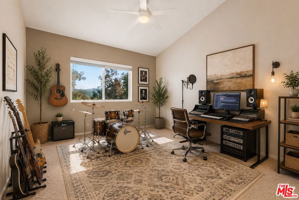 https://media.crmls.org/mediaz/1ed6efc1-a901-4199-908d-6bf5b43356f6.jpg?preset=X-Large