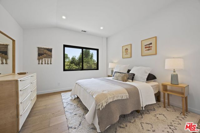 1131 Rancho Drive, Ojai CA: https://media.crmls.org/mediaz/1ed7b3dd-7743-4880-a79e-a6c672169edf.jpg