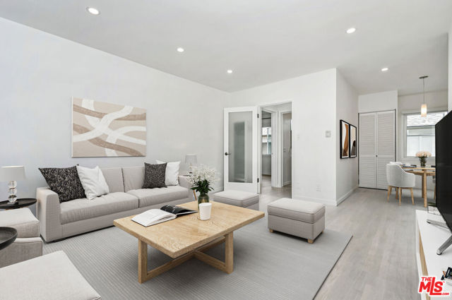 1032 19th Street, Santa Monica CA: https://media.crmls.org/mediaz/1ed7b9d7-cd43-4a00-8a3d-4d6c8cfb8c85.jpg