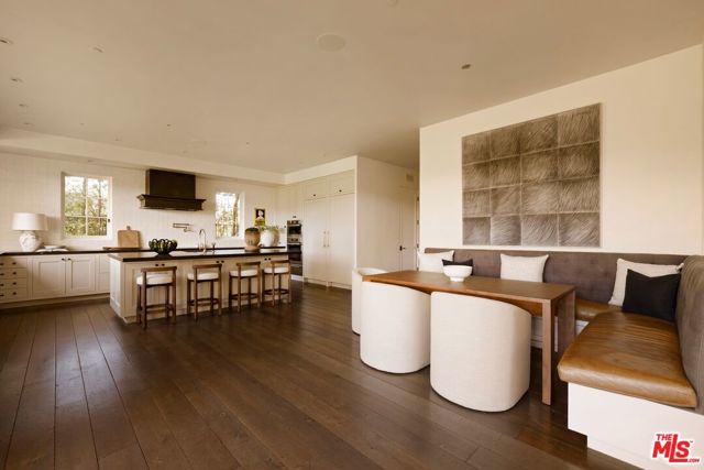 1319 Amalfi Drive, Pacific Palisades CA: https://media.crmls.org/mediaz/1ed808d3-28af-4df6-8998-9b1922a41a59.jpg