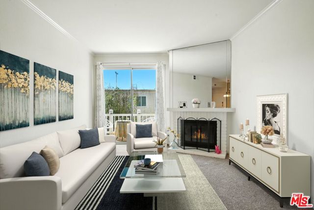 8505 Gulana Avenue, Playa del Rey CA: https://media.crmls.org/mediaz/1ed8c970-6762-470c-bad2-fc471140556f.jpg