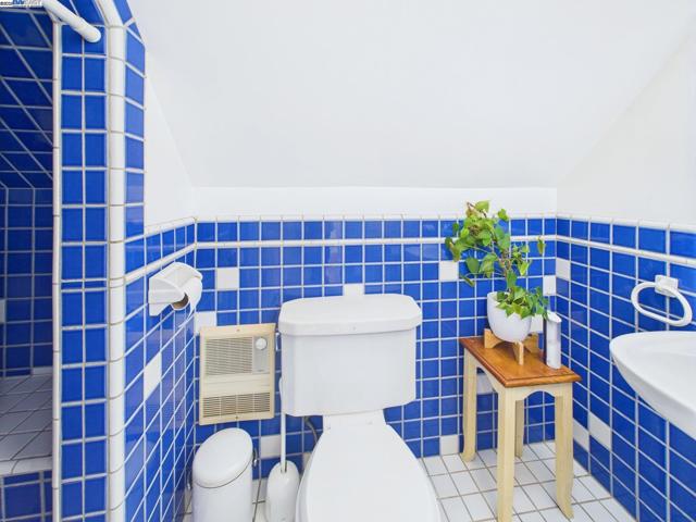1709 Myrtle St, Oakland CA: https://media.crmls.org/mediaz/1ed91f2b-c4cb-47d1-97fc-5dcdfb4fbebc.jpg
