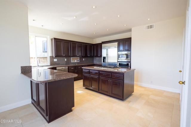 32715 Pacifica Court, Westlake Village CA: https://media.crmls.org/mediaz/1ed9903a-6efa-4864-b383-1925b6ae8bba.jpg