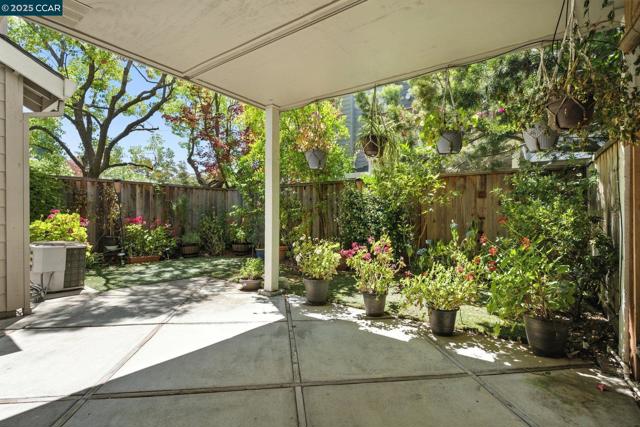 305 Daybreak Court, San Ramon CA: https://media.crmls.org/mediaz/1ed99c2d-239c-42b4-827b-21402a7a3eaa.jpg