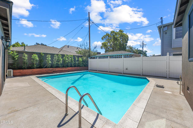 1710 N Oxford Avenue, Pasadena CA: https://media.crmls.org/mediaz/1ed9e555-a3ce-4c23-b8ee-c4e4578fdfa2.jpg