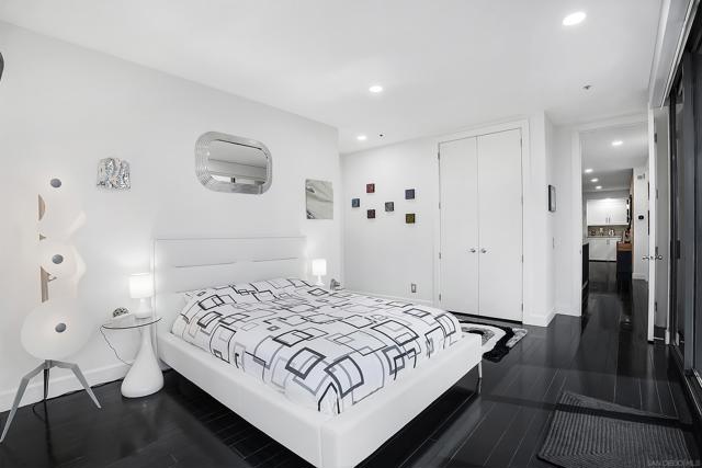 700 Front St, San Diego CA: https://media.crmls.org/mediaz/1ed9eec2-d78e-4909-b8f8-665da7db371a.jpg