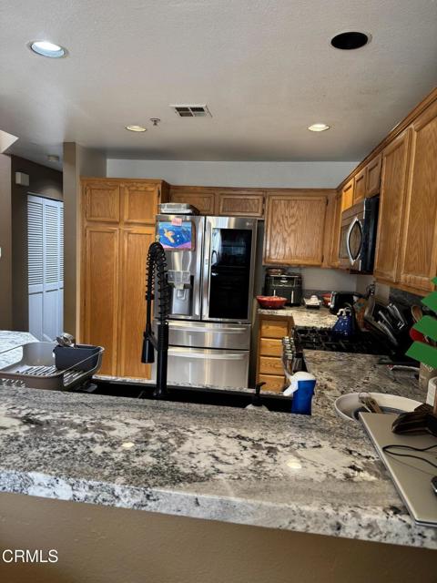 Detail Gallery Image 8 of 47 For 1174 Oyster Pl #15,  Oxnard,  CA 93030 - 4 Beds | 2/1 Baths