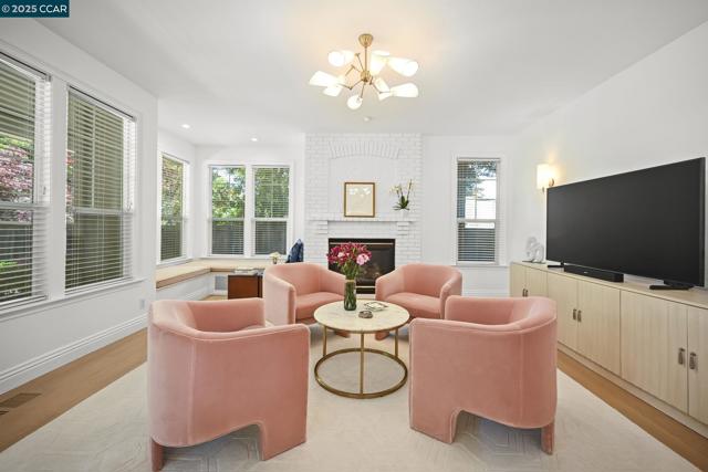 107 Leafield Rd, Danville CA: https://media.crmls.org/mediaz/1eda7042-6762-4ce0-b70c-bc9425e60a94.jpg