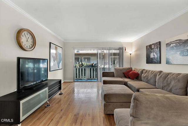 Detail Gallery Image 13 of 33 For 1542 Riverside Dr #C,  Glendale,  CA 91201 - 2 Beds | 2 Baths