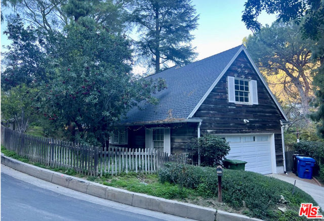 14807 Round Valley Drive, Sherman Oaks CA: https://media.crmls.org/mediaz/1edaf114-dac1-414e-be0c-ef07f9e7ec0a.jpg