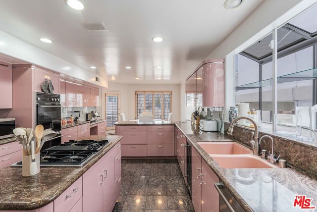 4611 Roma Court, Marina del Rey CA: https://media.crmls.org/mediaz/1edb2e89-514d-4ad9-95be-131bff701bd8.jpg