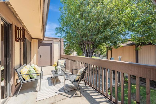 39090 Presidio Way, Fremont CA: https://media.crmls.org/mediaz/1edbc089-d91c-4f86-8ee6-4942f02b8eab.jpg