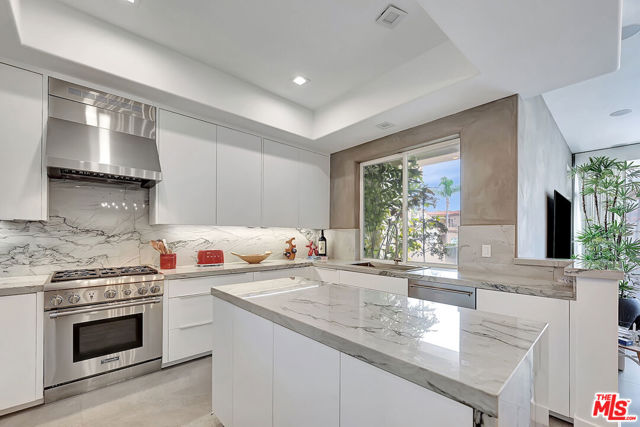6442 Lunita Road, Malibu CA: https://media.crmls.org/mediaz/1edbd27f-8d46-42a7-9d7e-da3b5b11b174.jpg