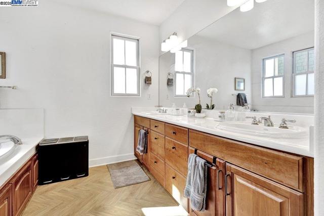 1166 Taraya Terrace, Hercules CA: https://media.crmls.org/mediaz/1edc0f9f-a09e-4178-9257-d0a09c1bebeb.jpg