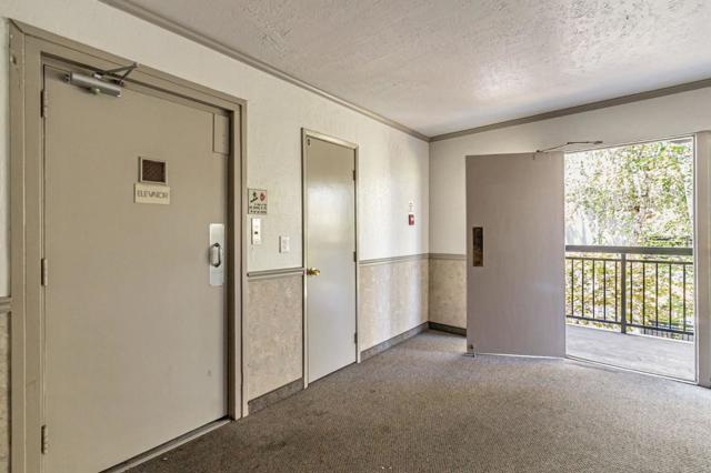 181 Del Medio Avenue, Mountain View CA: https://media.crmls.org/mediaz/1edc2d0b-b192-413c-b9b7-ef836c980608.jpg