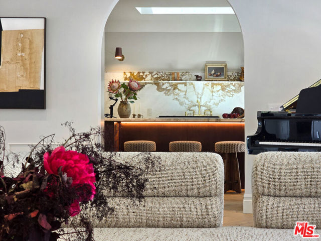 2288 Coldwater Canyon Drive, Beverly Hills CA: https://media.crmls.org/mediaz/1edc51b7-94d5-4fc5-b301-830a8e3b18dc.jpg