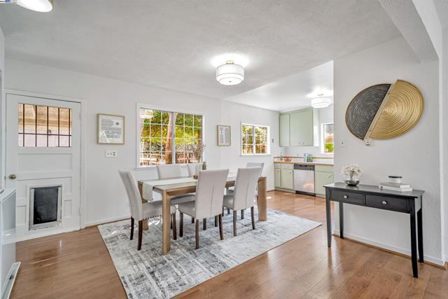 3780 Somerset Ave, Castro Valley CA: https://media.crmls.org/mediaz/1edc6b4b-1b79-4323-b05d-7c483bac8222.jpg