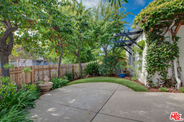 7701 Toland Avenue, Los Angeles CA: https://media.crmls.org/mediaz/1edc79b4-ba52-448f-97b8-d67007eaac4a.jpg