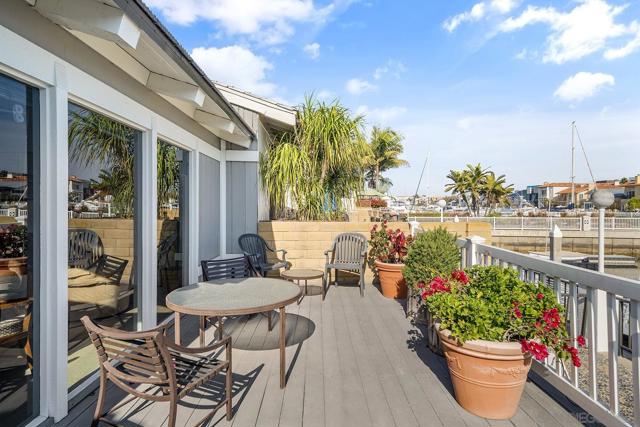 85 Catspaw Cpe, Coronado CA: https://media.crmls.org/mediaz/1edd2097-231f-408c-b2ad-4a7ffaceb2f6.jpg
