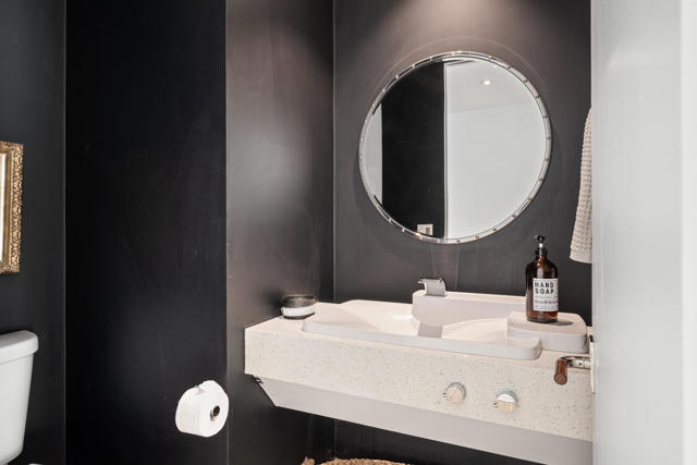 257 W El Camino Way, Palm Springs CA: https://media.crmls.org/mediaz/1edd2f40-f8da-4d5c-b237-10e1f2053c4d.jpg