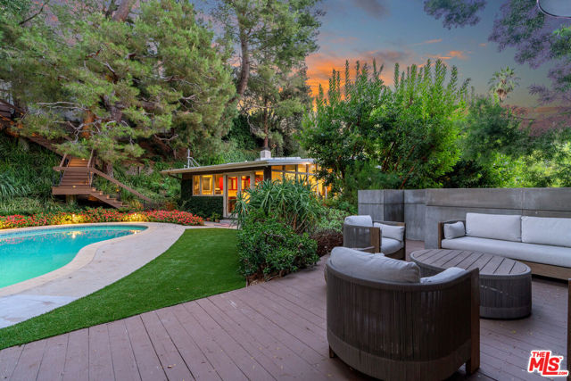 8581 Appian Way, Los Angeles CA: https://media.crmls.org/mediaz/1edd5883-6f1e-4d57-8aa7-960a0924091a.jpg