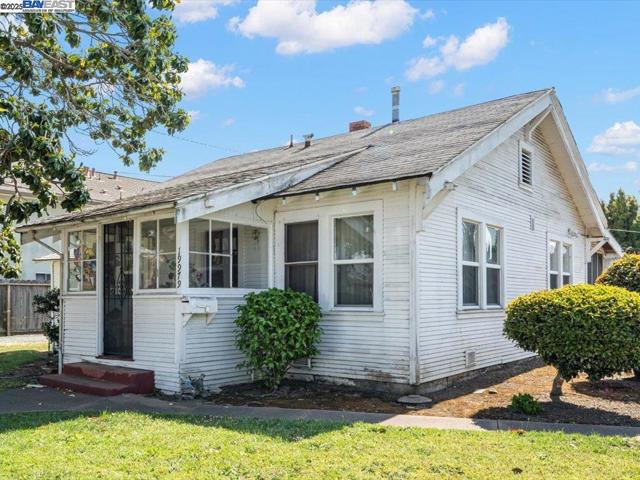 19979 Wisteria St, Castro Valley CA: https://media.crmls.org/mediaz/1edd996e-fd3d-4dbd-a580-13000d61e36e.jpg