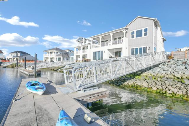 30 Grey Whale Pl, Bethel Island CA: https://media.crmls.org/mediaz/1eddbd3d-d75e-4208-bfaa-9aaf6fd2e97c.jpg