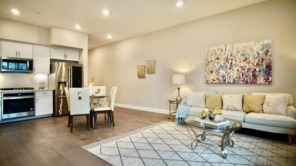 338 Llano De Los Robles Avenue #3