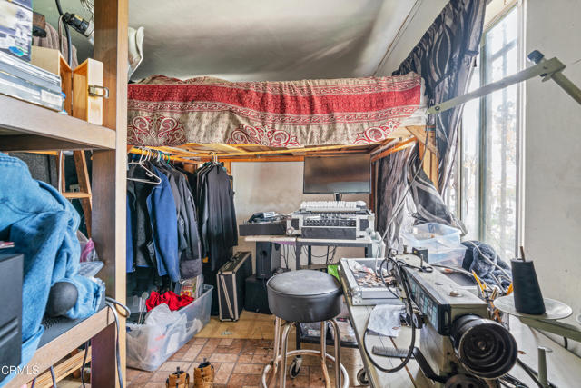 1156 S Alma Avenue, Los Angeles CA: https://media.crmls.org/mediaz/1ede9cb0-7936-4ec4-b481-b3edaa83c9d1.jpg