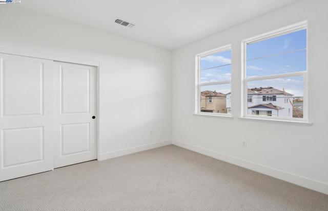 373 E Gobind Blvd, Mountain House CA: https://media.crmls.org/mediaz/1edeff0b-a243-42db-ad24-a3eb7a777447.jpg