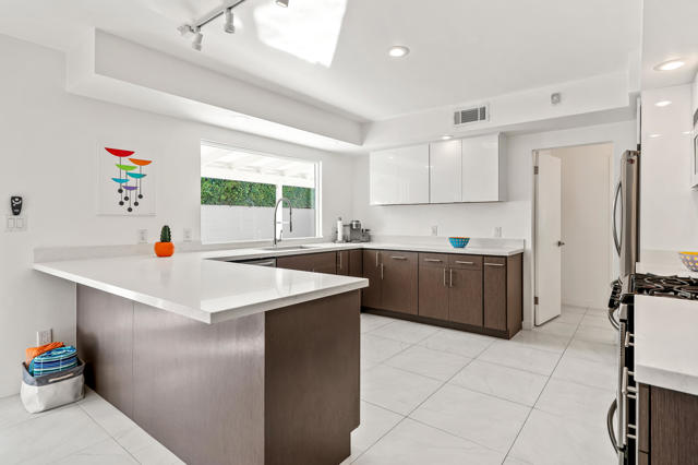 1175 E San Lucas Road, Palm Springs CA: https://media.crmls.org/mediaz/1edf648f-52dd-4891-8894-a568c3227624.jpg