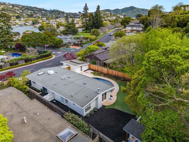 329 San Rafael Avenue, Belvedere CA: https://media.crmls.org/mediaz/1edf6d94-29d3-40a6-8b45-ed3e1ce8e97c.jpg