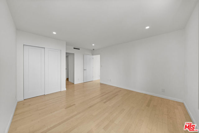 2160 Century Park East, Los Angeles CA: https://media.crmls.org/mediaz/1edfb4b0-069c-43fb-8037-9372aae19d33.jpg
