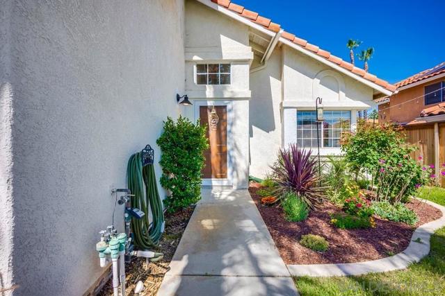 40037 Amberley Cir, Temecula CA: https://media.crmls.org/mediaz/1edfbdcd-d6fc-4040-82ee-4c0ea9b2aab2.jpg