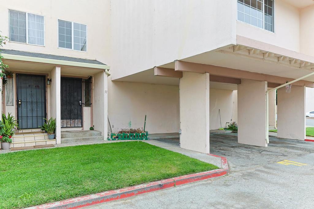914 Acosta Plaza #91