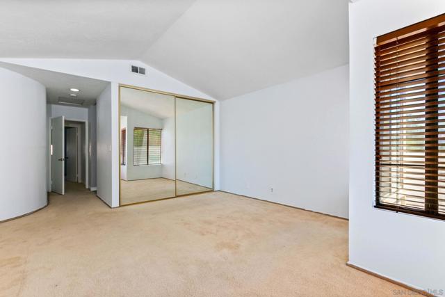 427 Conifer Glen, Escondido CA: https://media.crmls.org/mediaz/1ee04114-7a5a-42ef-b0a2-c4908f08feea.jpg