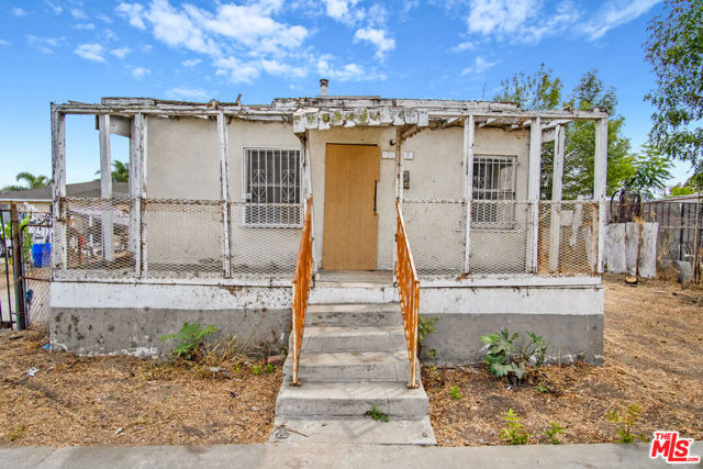 2028 E 126th Street, Compton CA: https://media.crmls.org/mediaz/1ee06f4a-91fe-4434-a540-2389d8f8acc2.jpg