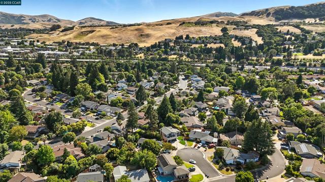 31 Junewood Ct, Danville CA: https://media.crmls.org/mediaz/1ee18db9-2fbf-48f8-9887-245c47f0bab2.jpg