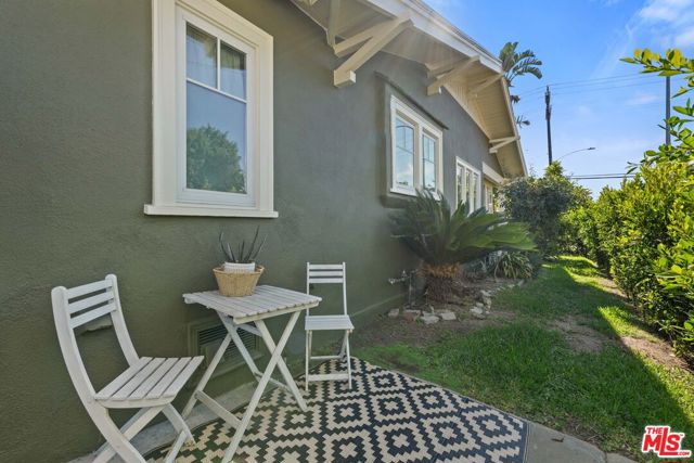 424 S Columbus Avenue, Glendale CA: https://media.crmls.org/mediaz/1ee1e434-d649-47ff-9a61-306410a6311a.jpg