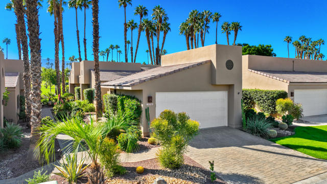76745 Chrysanthemum Way, Palm Desert CA: https://media.crmls.org/mediaz/1ee24671-1ad5-40bd-9be5-177ace1f34ba.jpg