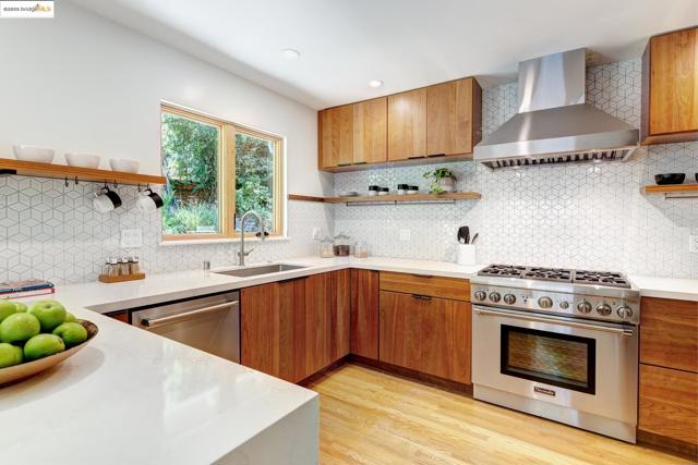 5801 Balboa Dr, Oakland CA: https://media.crmls.org/mediaz/1ee2b541-2978-43f7-81b9-0f9d1373b58a.jpg